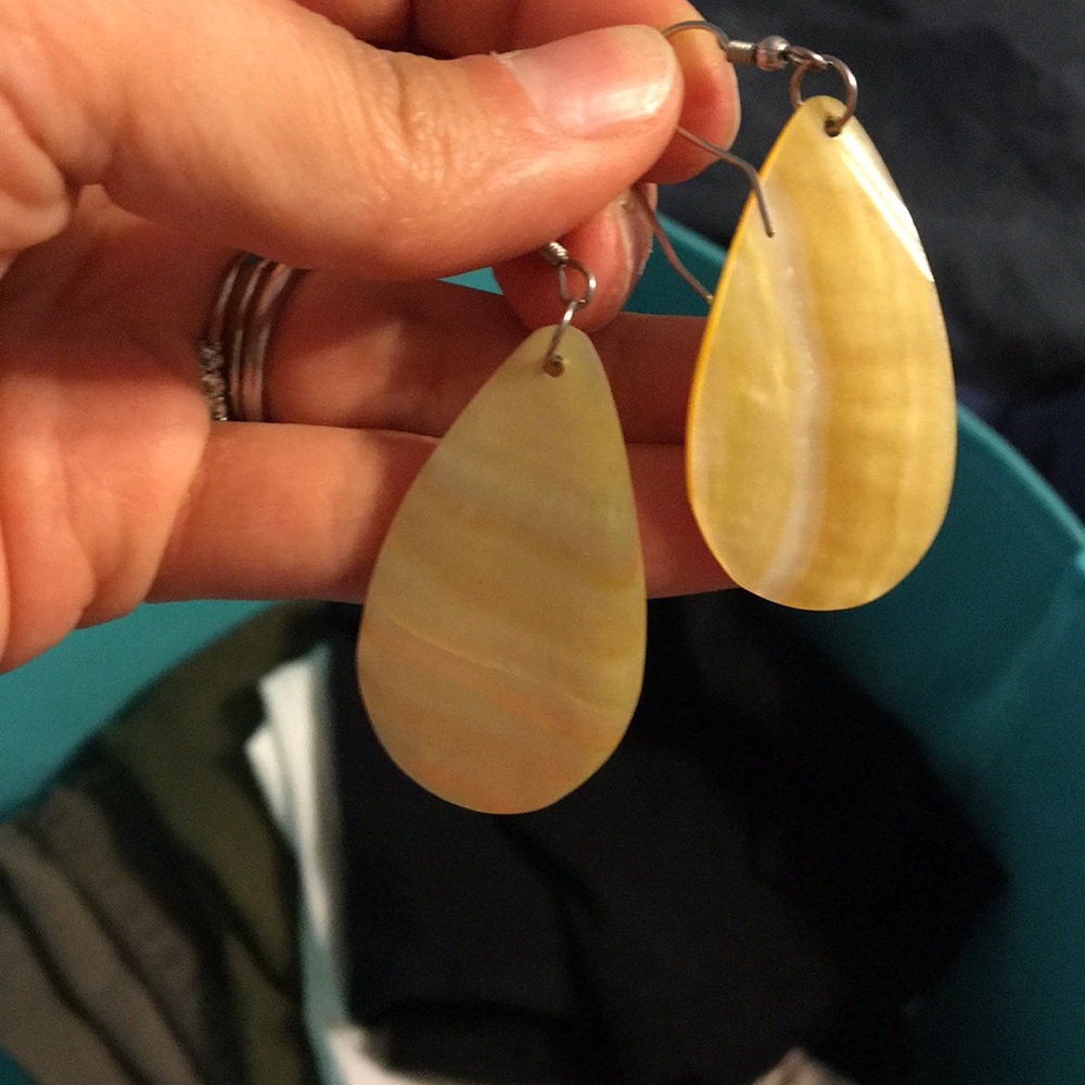 Shell pearlescent drop earrings for pierced ears